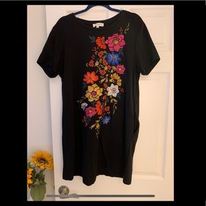 T-shirt dress with embroidered flower details